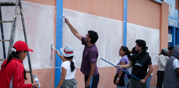Estudiantes pintan mural pictórico por la valoración del Patrimonio Cultural