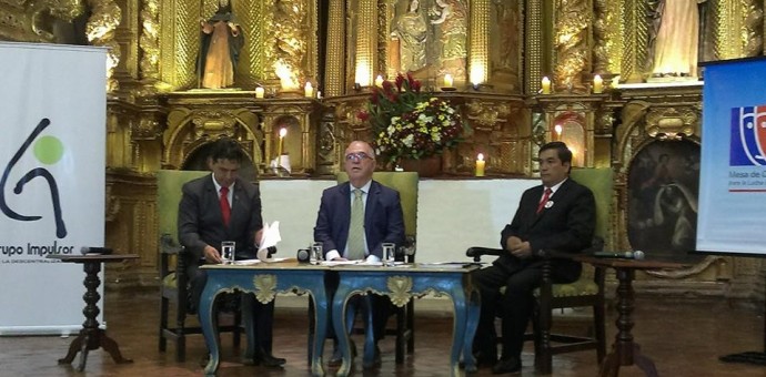 Candidatos al Gobierno Regional del Cusco Edwin Licona y Benicio Ríos debaten sus propuestas