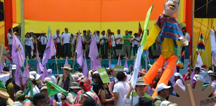 Miles participaron en marcha mundial en defensa de la tierra en Lima