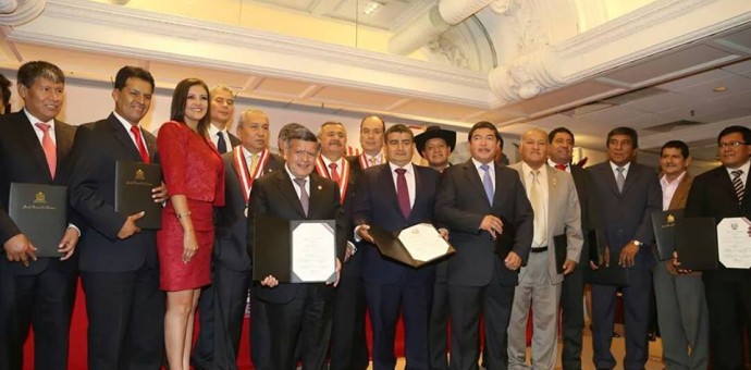 Presidentes regionales electos del país recibieron sus credenciales del JNE