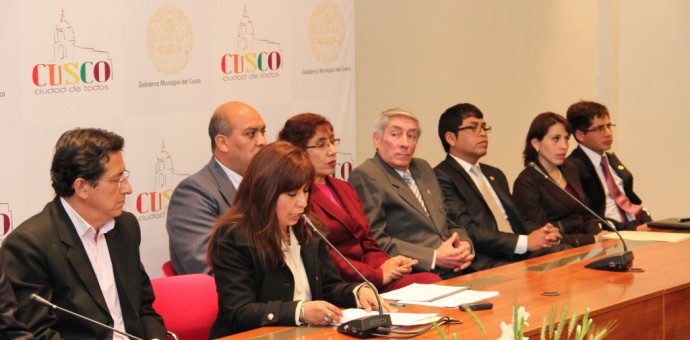 Alcalde del Cusco critica duramente gestión municipal de Luis Florez