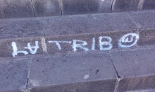 Capturan a dos arequipeños por realizar pintas en la plaza de armas del Cusco