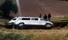Vehículo que transportaba turistas se despistó y volcó en Urubamba