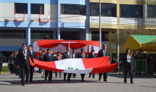 Desfile cívico escolar por fiestas patrias se realizó en la plaza Túpac Amaru de Wanchaq