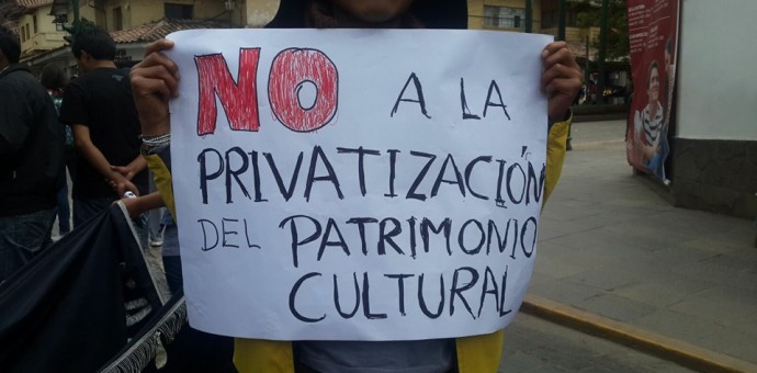 Masiva movilización de cusqueños contra ley que privatiza centros arqueológicos