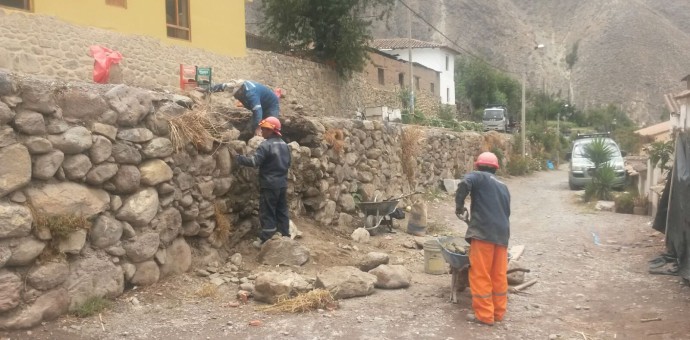 Restituyen andén afectado en Ollantaytambo por paso de vehículo pesado