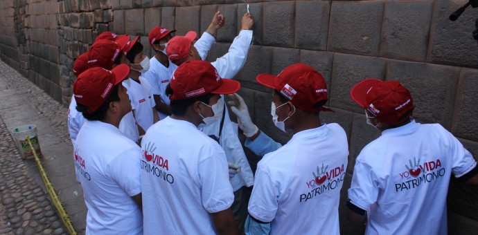 Más de 2 mil cusqueños limpiaron Muros Inkas durante el 2015