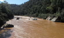 Desaparecen tres personas tras zozobrar embarcación fluvial en Camanti