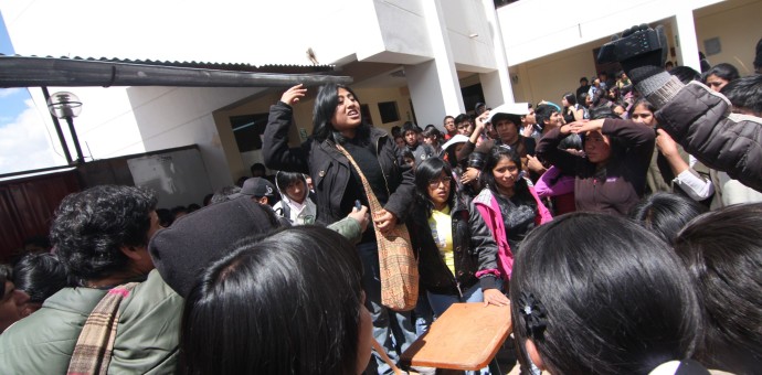 Autoridades de la UNSAAC se comprometen a atender demandas de estudiantes de Quillabamba