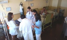 Médicos del Hospital Regional salvan de morir a niño que se tragó una batería de reloj