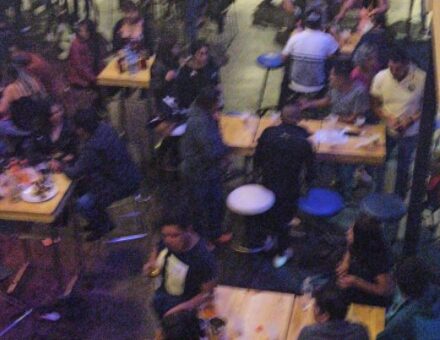 Intervienen a 140 parroquianos en locales nocturnos Restobar Céntrica y Chascablue
