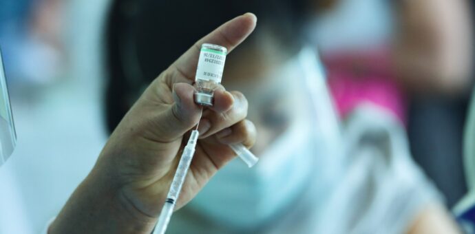 Anuncian nuevo lote de 10 mil vacunas más para personal de salud de la región Cusco