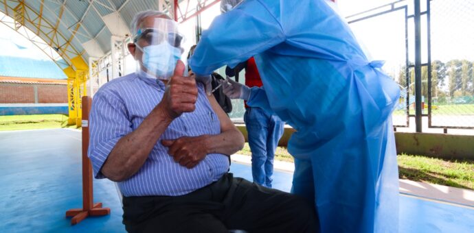Se inició vacunación de adultos mayores de 80 años en la Provincia de Cusco