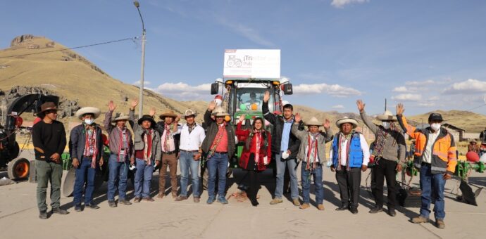 Convenio Marco entre Hudbay y Chumbivilcas permitió la entrega de un tractor a Pulpera Condes