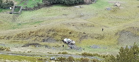 Dos policías resultaron gravemente heridos tras despiste y vuelco de patrullero