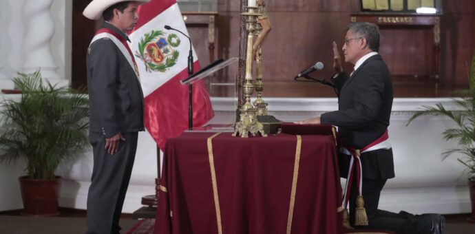 Rosendo Leoncio Serna Román juró como nuevo ministro del Educación