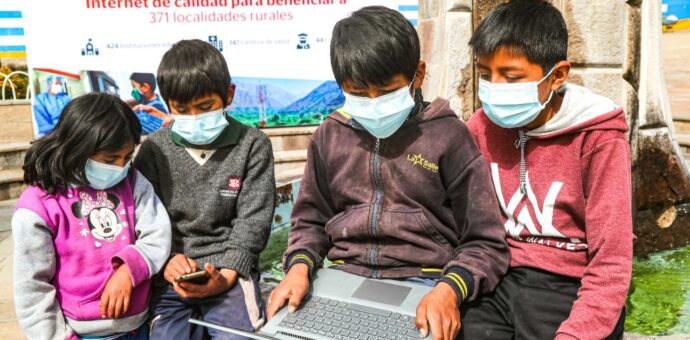 Estudiantes de regiones de extrema pobreza accederán a Internet en el 2022