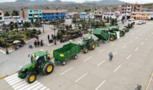 Hudbay Perú entrega tractores y equipos agrícolas al distrito de Livitaca