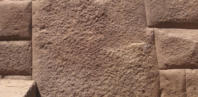 Descubren piedra inca de 13 ángulos en sitio arqueológico de Huancavelica