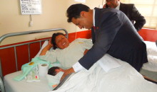 Presidente Regional visitó a bebés en Hospital Regional y anunció «SIS gratuito”
