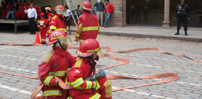 Mini bomberos de  San Jerónimo hicieron gala de sus destrezas