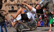 Esabac protagonizó atractivo desfile alegórico en homenaje al Cusco
