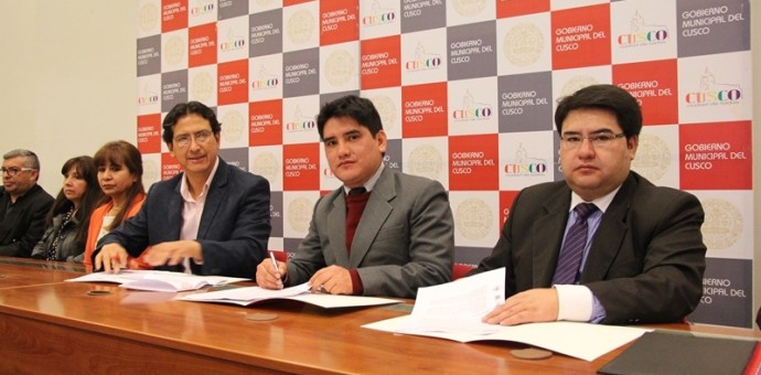 Caja Cusco firmó convenio para beneficiar a comerciantes de mercados