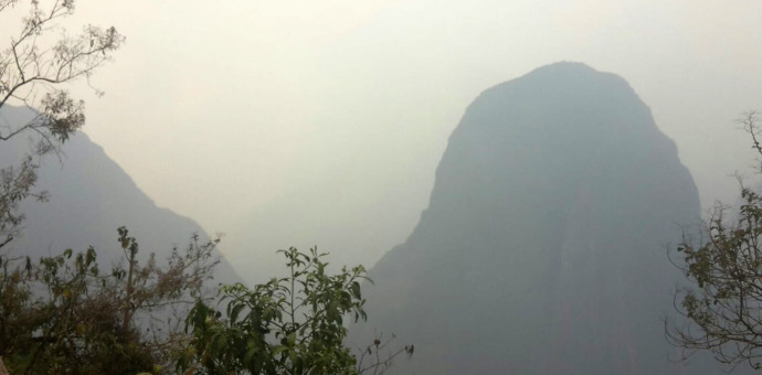Humareda por incendio forestal generó alarma de turistas en Machu Picchu