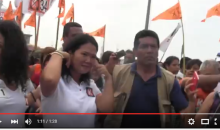 Continúa el rechazo, lanzan huevos  a Keiko Fujimori en Villa El Salvador  [Video]