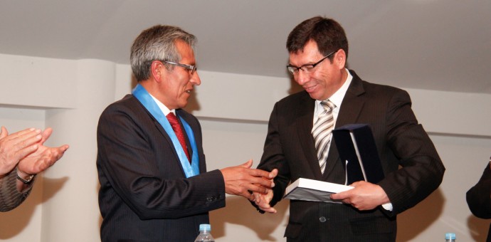 Director de Cultura fue distinguido por el Colegio de Economistas de Cusco