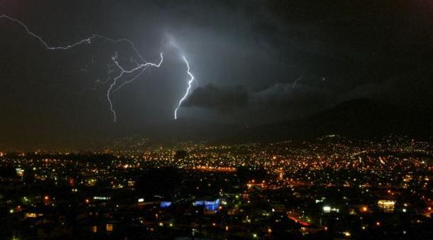 Por segundo día consecutivo Cusco soportó fuerte tormenta eléctrica
