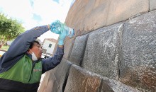 Vea como limpiaron los muros Incas que fueron pintados por destructores del patrimonio