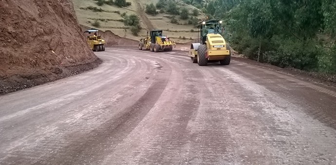 Comienza trabajos de asfaltado de carretera Ranracasa – Paruro