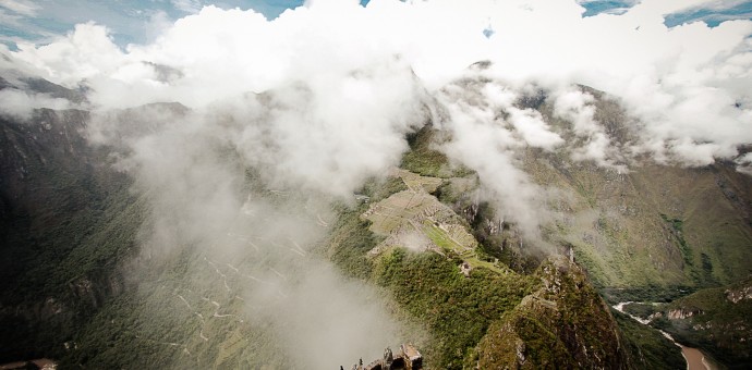 Autorizan sobrevolar en Machu Picchu con fines científicos y de forma excepcional