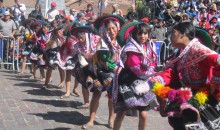 Institutos superiores saludaron al Cusco en su mes jubilar con hermosas danzas