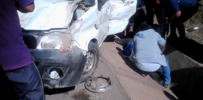 Cuatro personas resultaron heridas tras el despiste y vuelco de un auto en la vía Urcos-Cusco