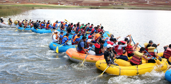 Unas mil personas participaron en festival acuático organizado en Huaypo por la Directur