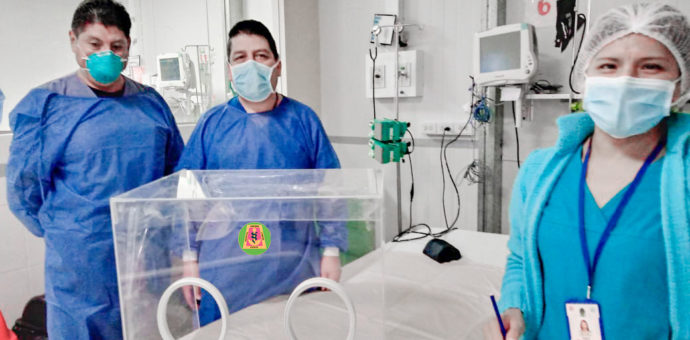 Mini cámaras acrílicas para la atención de pacientes con Covid 19 en el hospital Antonio Lorena