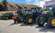 Hudbay entregó más tractores y equipos agrícolas al distrito de Velille en Chumbivilcas