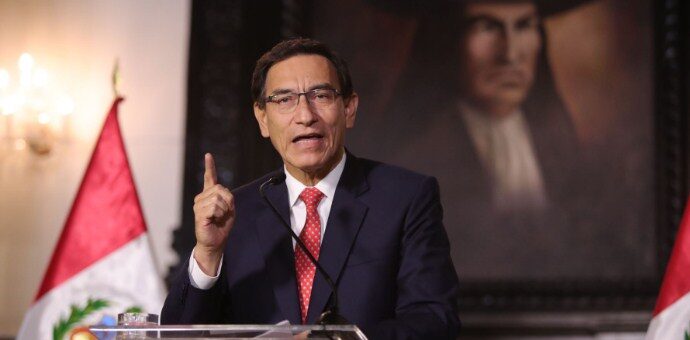 Presidente Martín Vizcarra denuncia complot contra la democracia