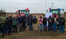 Las Bambas entrega 2 modernos tractores agrícolas a la comunidad de Urinsaya