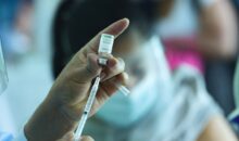 Anuncian nuevo lote de 10 mil vacunas más para personal de salud de la región Cusco