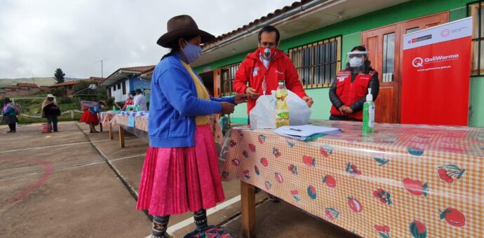 Funcionarios públicos supervisan calidad de los alimentos que se distribuyen a ecolares en Cusco