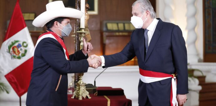 Presidente Pedro Castillo juramentó a diplomático Óscar Maúrtua como nuevo Canciller
