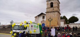 Hudbay Perú entrega moderno compactador de basura al distrito del Livitaca en Chumbivilcas
