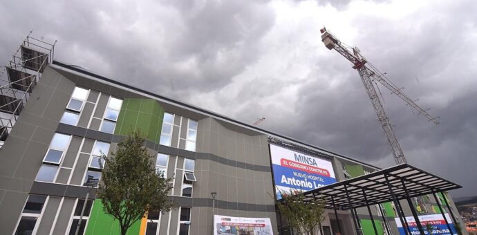 Autoridades supervisan avances del Hospital Antonio Lorena y confirman importante avance para su puesta en operación