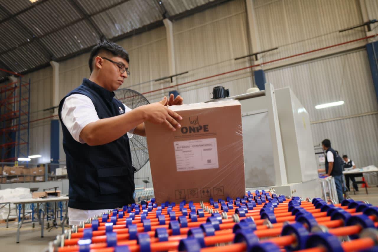 ONPE moderniza ensamblaje de material para las elecciones generales
