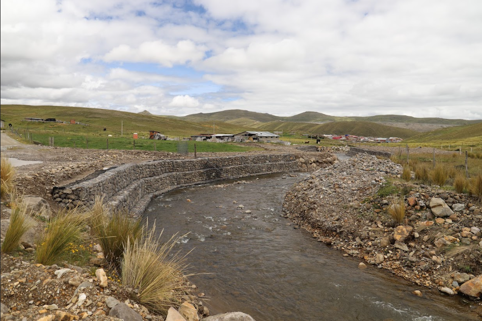 Familias de Chilloroya se benefician con la construcción de defensa ribereña ante posibles desastres naturales