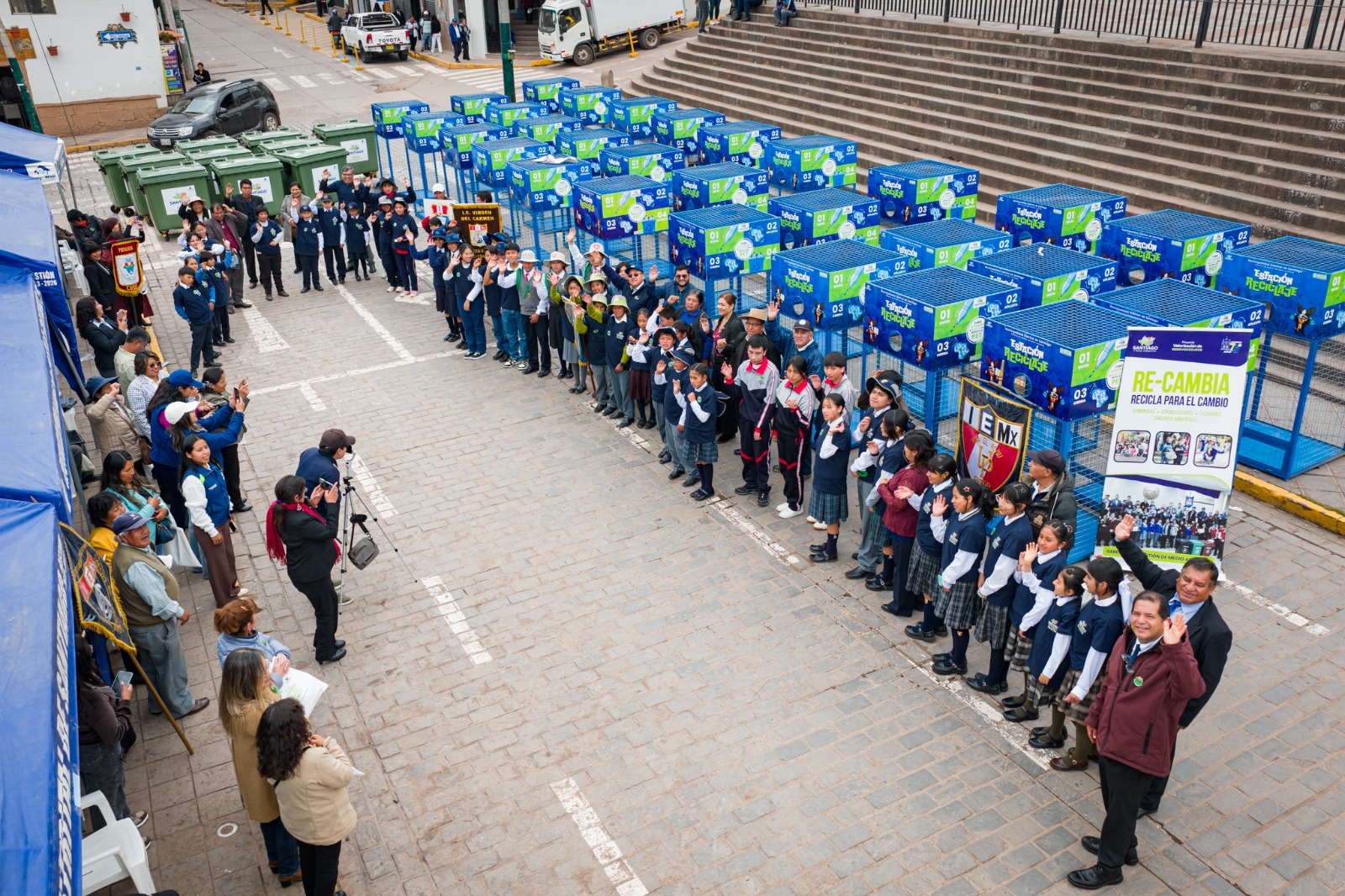 Santiago refuerza su política ambiental con 45 módulos de reciclaje y promotores escolares y comunitarios